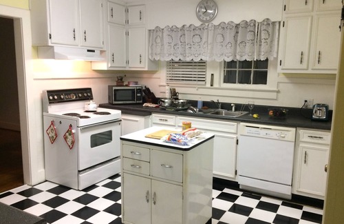Warm Springs House | Killian House Retreat, 4br 2ba Relaxing Get away private home