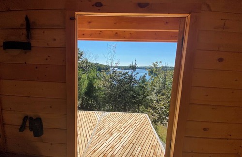 Frontenac Cabin | Kiltearn on the Peak: Cozy off-grid tiny house with an amazing lake view