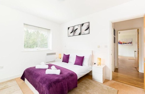 Birmingham Apartment | Kinara Properties - Luxury 2 Bed Apartment, Local to UoB, QE, Royal Orthopaedic Hospital, 10 mins from Birmingham City Centre, Free Parking