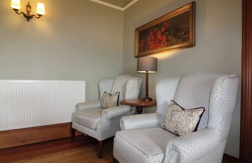 Kirriemuir Cottage | KINCLUNE HOUSE AND ANNEX, pet friendly, with open fire in Kirriemuir