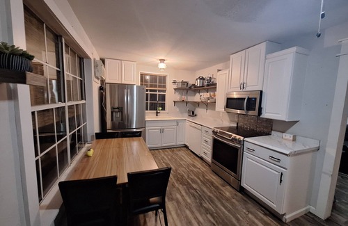 Willis House | Kind of a Lake House- Charming 2-bedroom on the canal; lake access, fishing