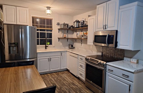 Willis House | Kind of a Lake House- Charming 2-bedroom on the canal; lake access, fishing