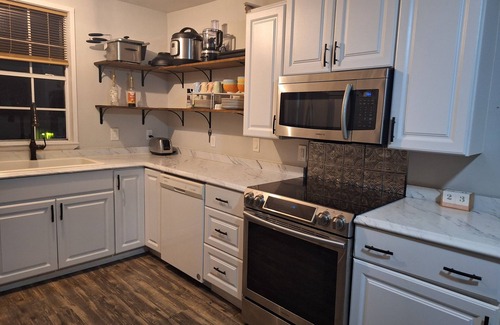 Willis House | Kind of a Lake House- Charming 2-bedroom on the canal; lake access, fishing