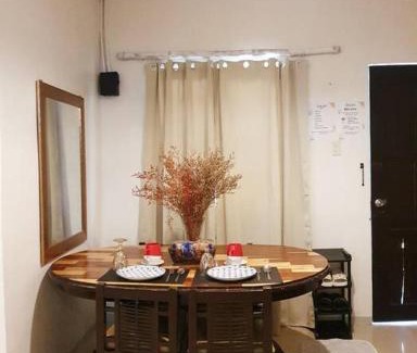 Silang Apartment | King Arts Bed and Breakfast with WiFi and Netflix! Near Bluemoon and Angelfields