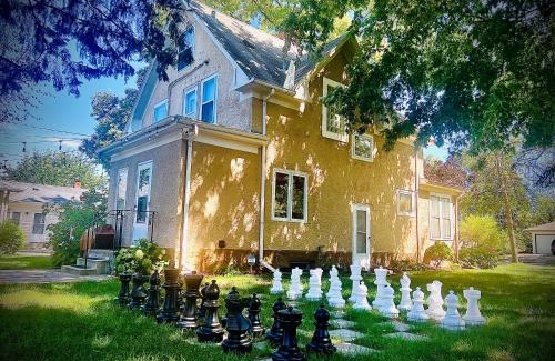 Richfield House | King Bed - 5 Min to MOA - 75 & 65' HDTV - Ping Pong