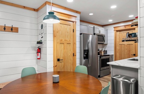Great Valley Condo | King Bed, A/C, Pickleball, Patio w/Grill