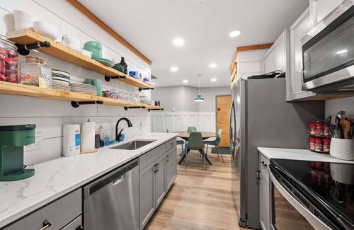 Great Valley Condo | King Bed, A/C, Pickleball, Patio w/Grill