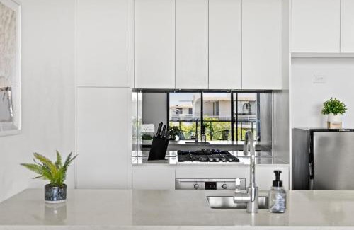 Ryde Apartment | King bed Apt w Sofabed in Ryde - Fast Wifi