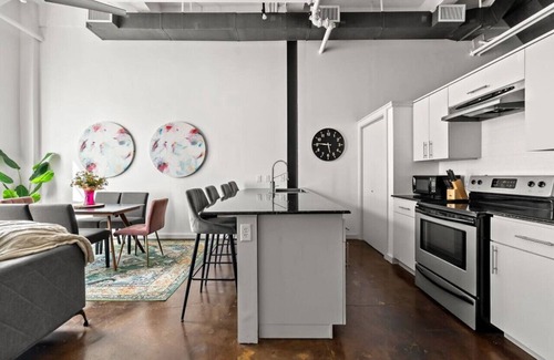 Downtown Fort Worth Apartment | King Bed Charming DWTN FTW Loft Sundance Square