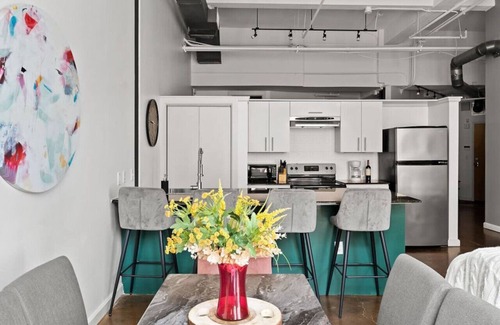 Downtown Fort Worth Apartment | King Bed Charming DWTN FTW Loft Sundance Square