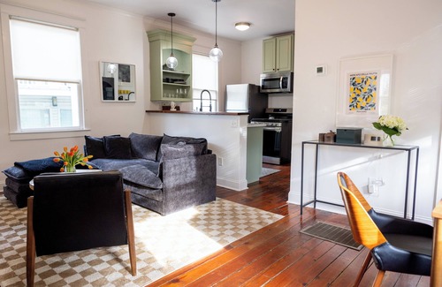Charleston Condo | King Bed Escape near Historic Park Downtown w/Parking and A/C
