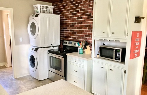 Hattiesburg House | ☆KING BED☆ Family Friendly - Walk to Zoo & Waterpark; Near Downtown & Midtown