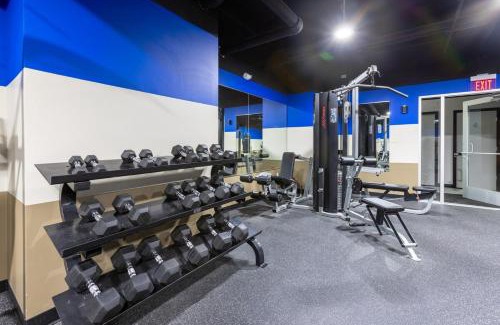 Strip District Apartment | King Bed - Heart of PB - Jaw-Dropping Rooftop and Gym