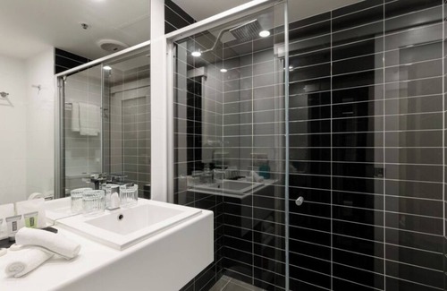 Spring Hill Hotel | King Bed @ Higher Floors Beautiful View with Balcony CBD Brisbane