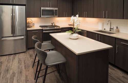 Mountain View Condo | KING BED - Modern FULLY FURNISHED Condo By Stanford & Google - Mountain View CAn