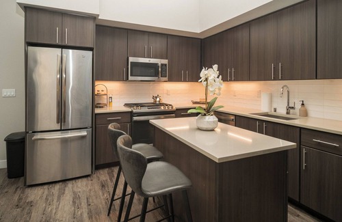 Mountain View Condo | KING BED - Modern FULLY FURNISHED Condo By Stanford & Google - Mountain View CAn
