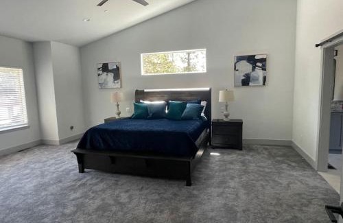 Christmas Valley House | King Bed New Build Christmas Valley Garage Parking