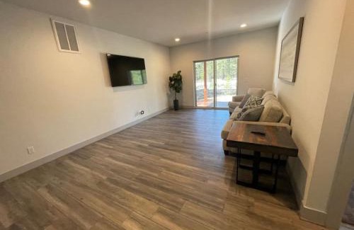 Christmas Valley House | King Bed New Build Christmas Valley Garage Parking