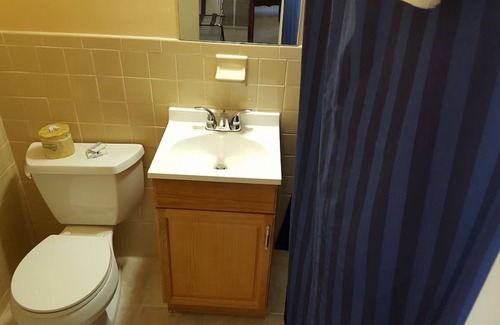 Grissom - Highland Hotel | King Bed Non SmokingaKing Bed Non Smoking, Red Carpet Inn, Complimentary Parking, Close to Downtown