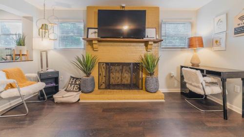 Five Points South House | King bed open floorplan in heart of Bham