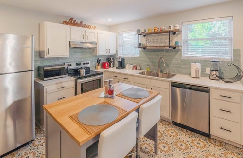 Five Points South House | King bed open floorplan in heart of Bham