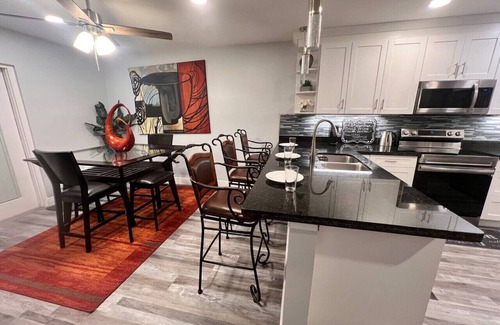 Tamarac House | King bed, Park Free, Golf, FLL