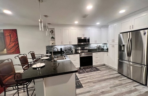 Tamarac House | King bed, Park Free, Golf, FLL