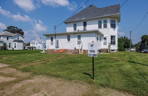 Chariton Apartment | King Bed, Pet Friendly, Main Floor, Walk Downtown