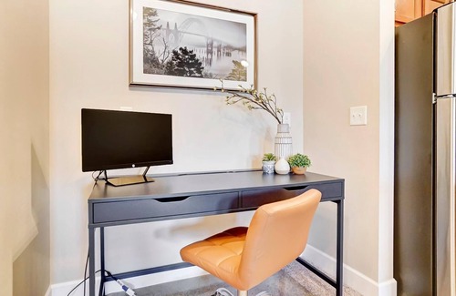 Westerville Apartment | *King Bed*Top Floor*Washer+Dryer*Balcony*WiFi*
