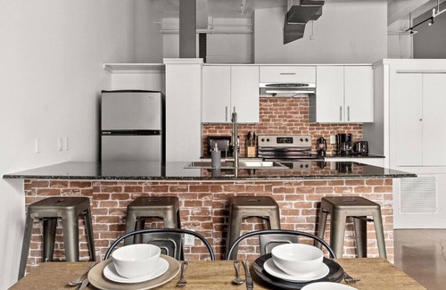 Fort Worth Apartment | King Bed - Unique Rebel Room at Sundance Sq