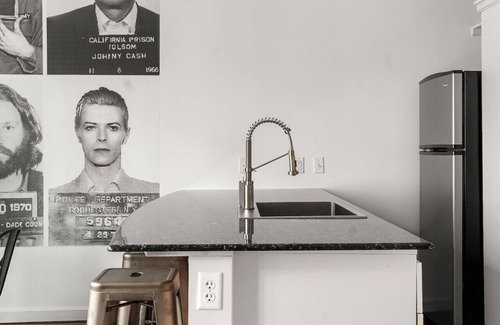 Fort Worth Apartment | King Bed - Unique Rebel Room at Sundance Sq