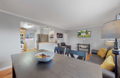 Barnum West House | King Beds Near Casa Bonita, Downtown/Red Rocks/Restaurants and all things Denver