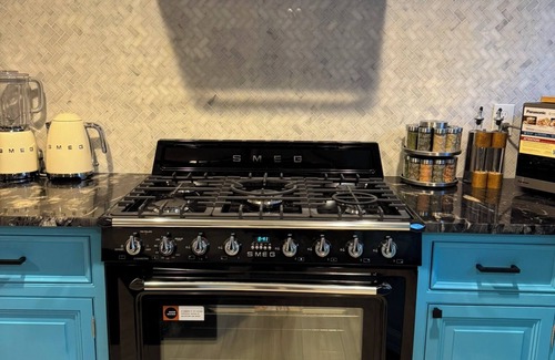 Willamette Heights Apartment | King Comfort & City Access