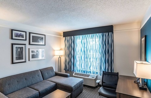 Ahwatukee Foothills Hotel | King Deluxe Suite, La Quinta, Spacious & Comfy, Right off Interstate 10
