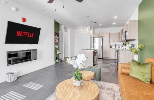 Rogers Apartment | King|Pool|Gym|BBQ|Fitness|Dog Park|Game Room