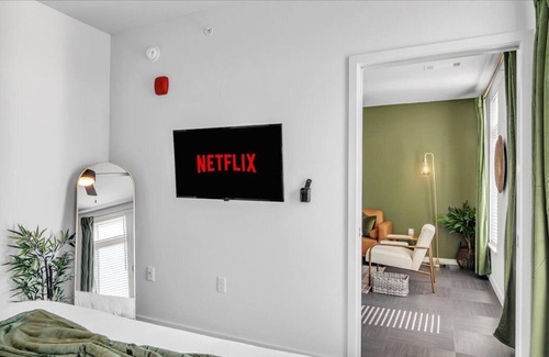 Rogers Apartment | King|Pool|Gym|BBQ|Fitness|Dog Park|Game Room