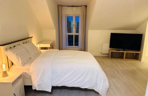Dublin House | King Room with Ensuite in Dublin