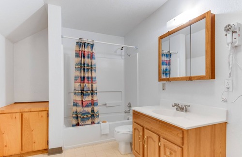 Lewis House | King Room with Kitchen at Dolores Mountain Inn