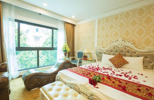 Cau Giay Hotel | King's Hotel Yên Hòa