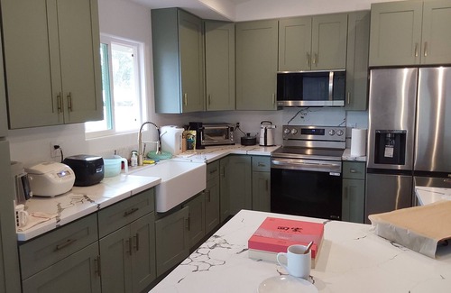 Ainaloa House | King size Bedroom for Vacation/Delightful house with WiFi in charming Pāhoa