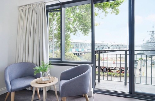 Woolloomooloo Apartment | King Size Studio With Water View, Walk To The City
