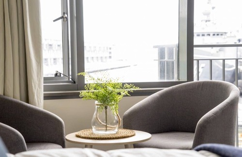 Woolloomooloo Apartment | King Size Studio With Water View, Walk To The City