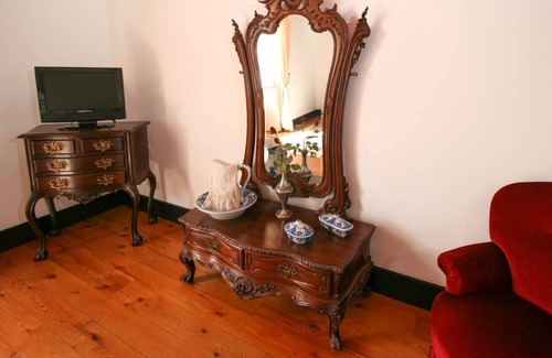 Cardielos Apartment | King Size Suite - Trees