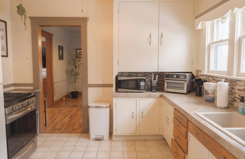Jackson House | King-Sized Relaxation Refuge