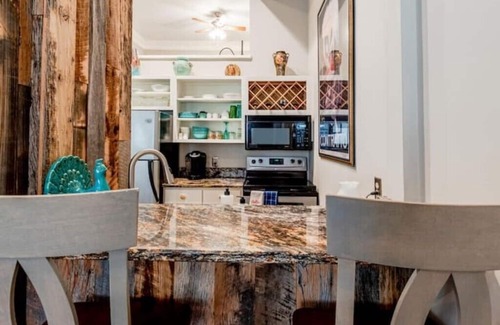 Harleston Village Condo | King Street condo with Free Parking-.9 mi to MUSCnn