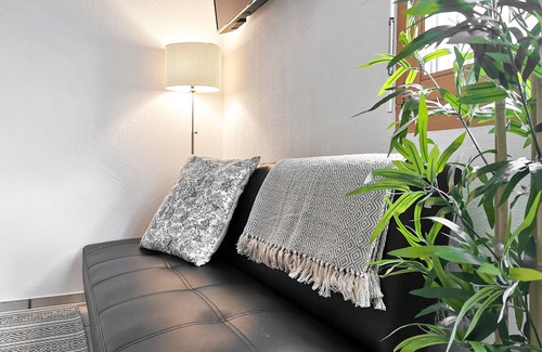Flims Apartment | King Studio & Free Parking!