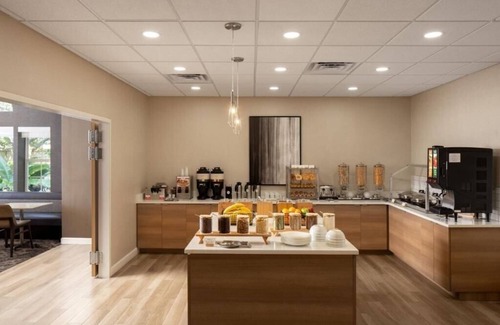 Orlando Apartment | King Studio Near Lake Ebby ORL