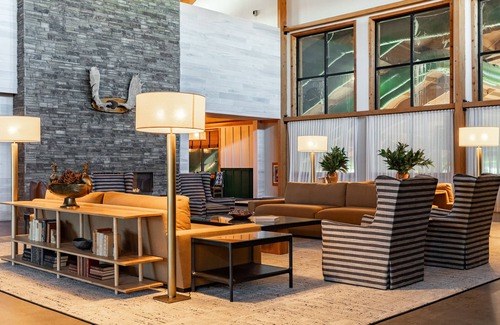 Rothschild House | King Studio With Access to Pool, Hot Tub, and Gym