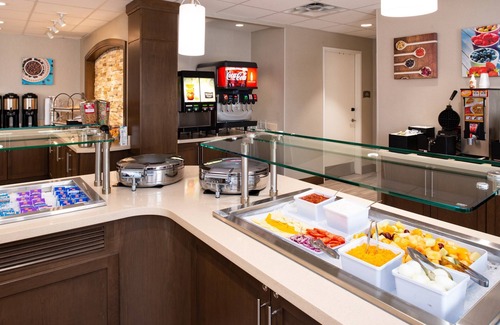 St. George Apartment | King Suite | Free Breakfast + Pool & Hot Tub Acess. Couples Retreat!