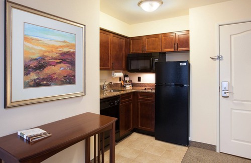 Biggs Field Condo | King Suite | Free Daily Breakfast, Outdoor Pool Access + 24h Business Center